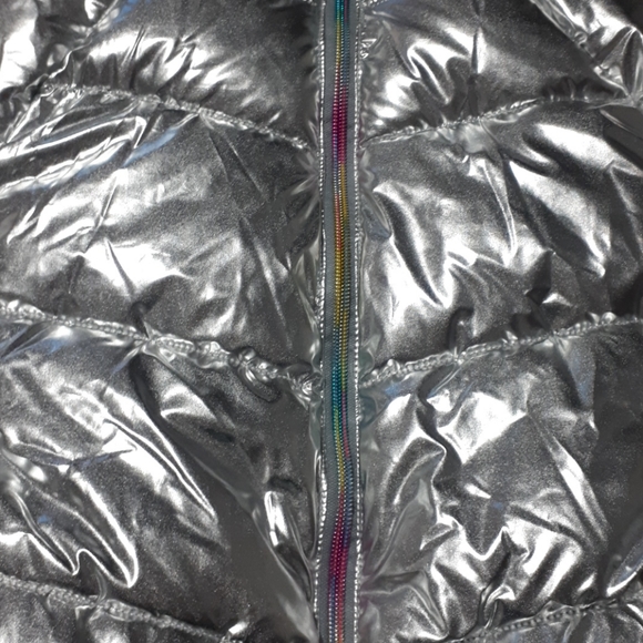 Girls Size 4-5 Silver Puffer Jacket - Picture 4 of 7